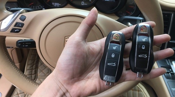 Làm chìa khóa Porsche – hình minh họa 2