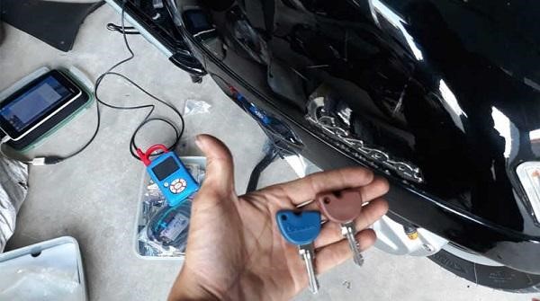 Làm chìa khóa xe Vespa – hình minh họa 2