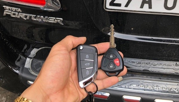Làm chìa khóa Toyota Fortuner – hình minh họa 3