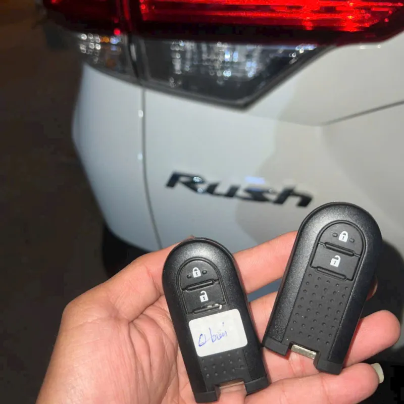Làm chìa khóa Toyota Rush