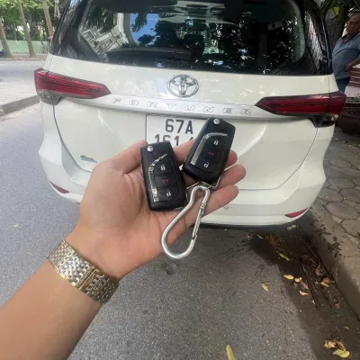 Làm chìa khóa Toyota Fortuner