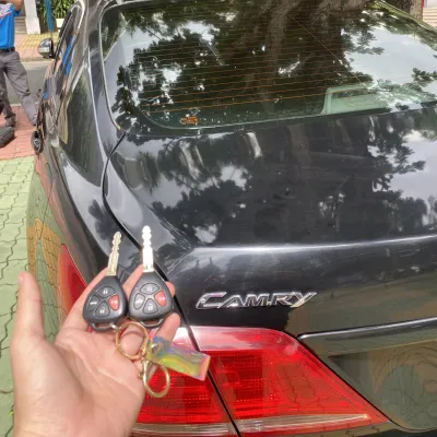 Làm chìa khóa Toyota Camry