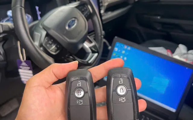 Làm chìa khóa Ford Everest
