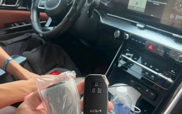 Làm chìa khóa Kia Carnival