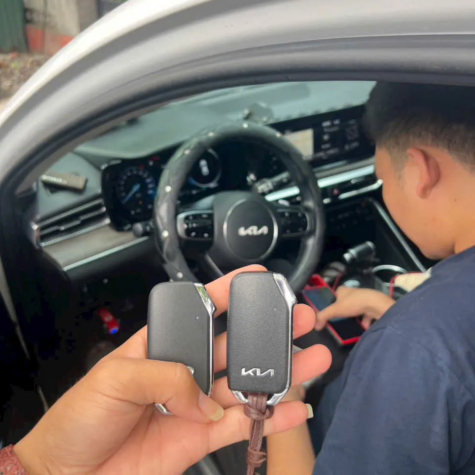 Làm chìa khóa Kia K5 – ảnh thực tế 1