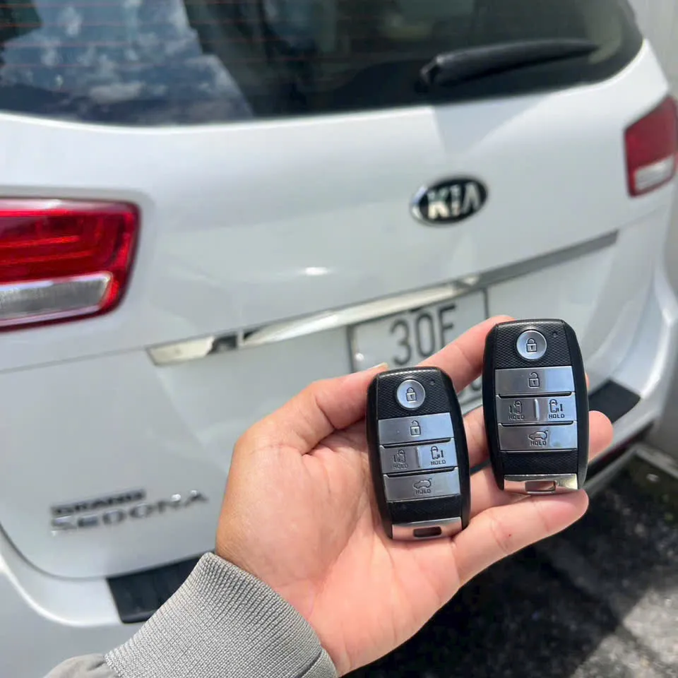 Làm chìa khóa Kia Sedona – ảnh thực tế 1