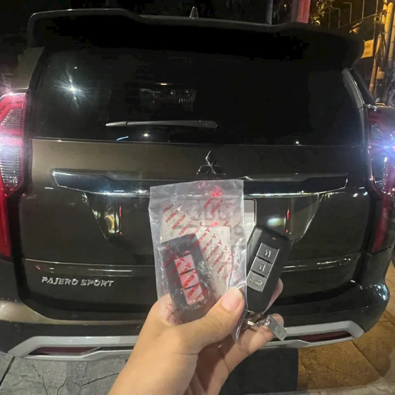 Làm chìa khóa Mitsubishi Pajero Sport