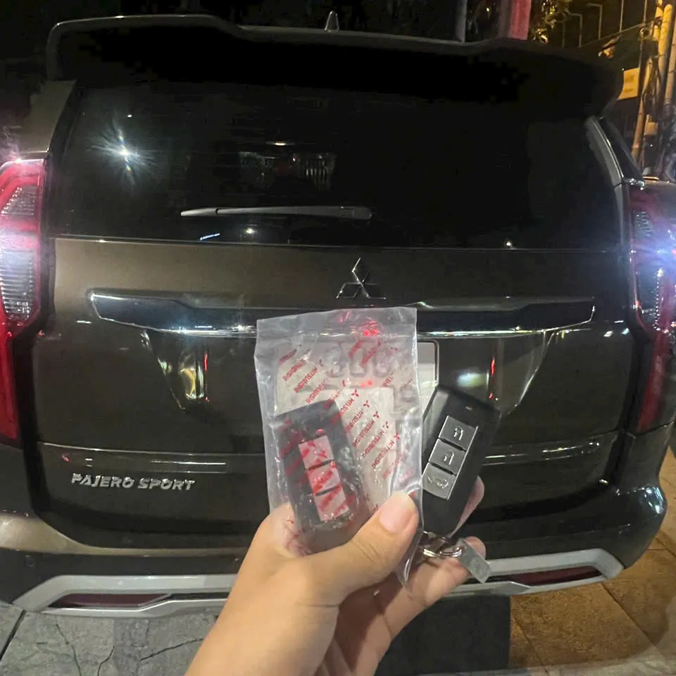 Làm chìa khóa Mitsubishi Pajero Sport – ảnh thực tế 1