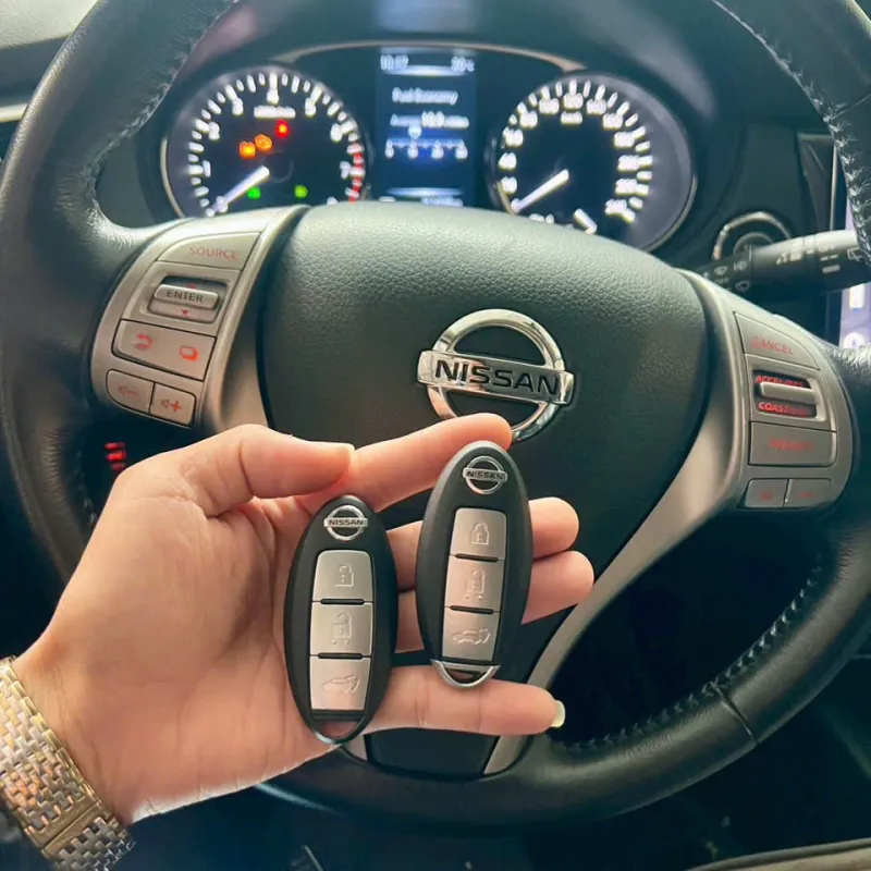 Làm chìa khóa Nissan Almera