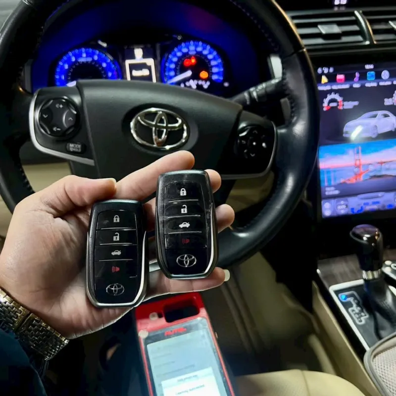 Làm chìa khóa Toyota Corolla Altis
