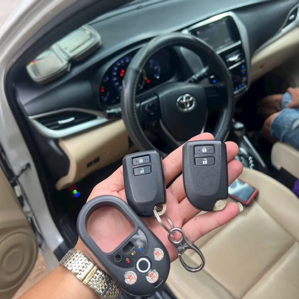 Làm chìa khóa Toyota Corolla Altis – ảnh thực tế 1