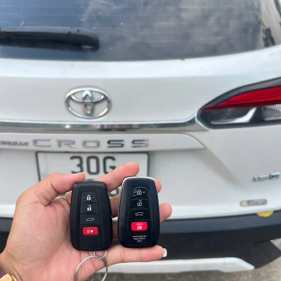Làm chìa khóa Toyota Corolla Cross – ảnh thực tế 1