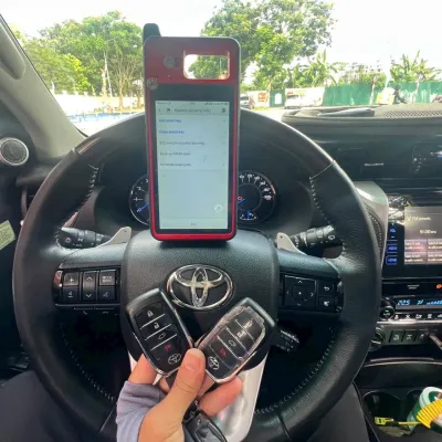 Làm chìa khóa Toyota Innova