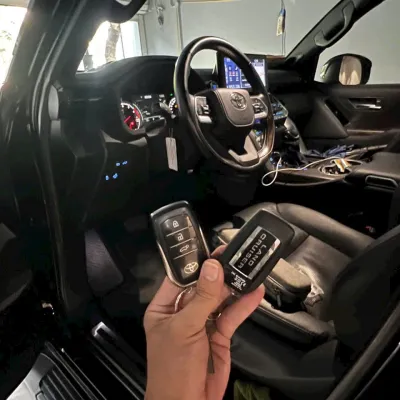 Làm chìa khóa Toyota Land Cruiser
