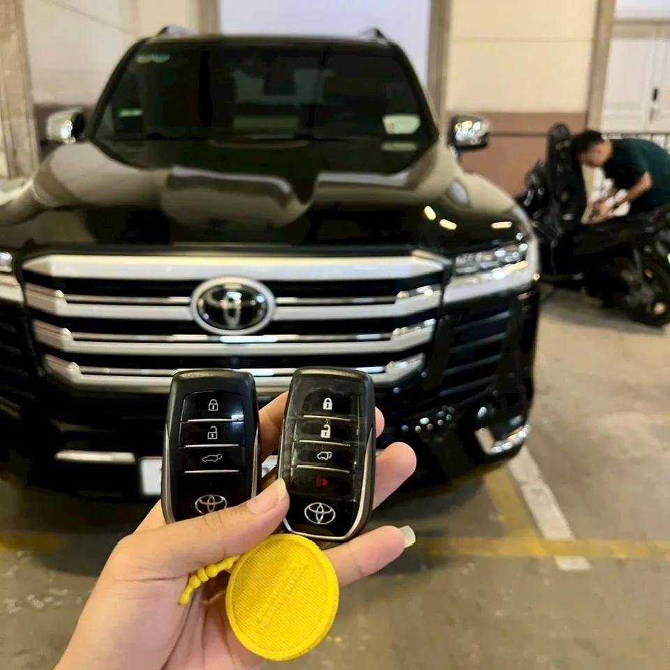 Làm chìa khóa Toyota Land Cruiser – ảnh thực tế 2