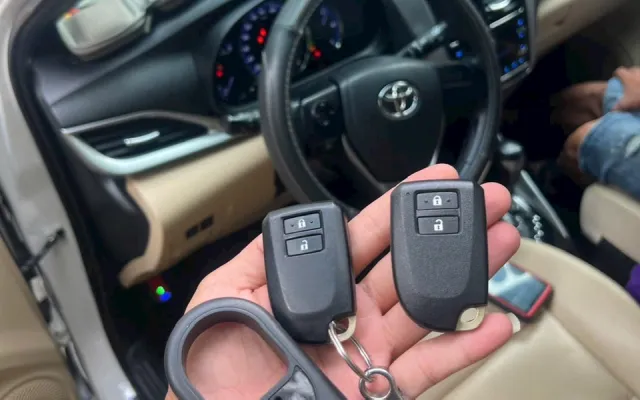 Chìa khóa Toyota sau khi thay vỏ mới tại xe khách